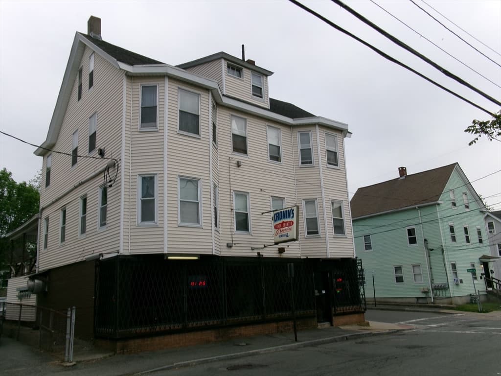 4 Family at 38 Adams Street, Taunton MA 02780, Taunton, photo 3 of 9