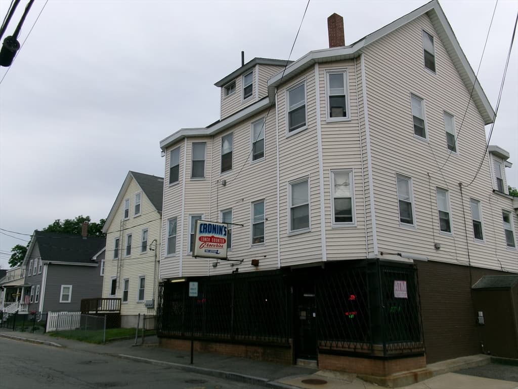 4 Family at 38 Adams Street, Taunton MA 02780, Taunton, photo 5 of 9