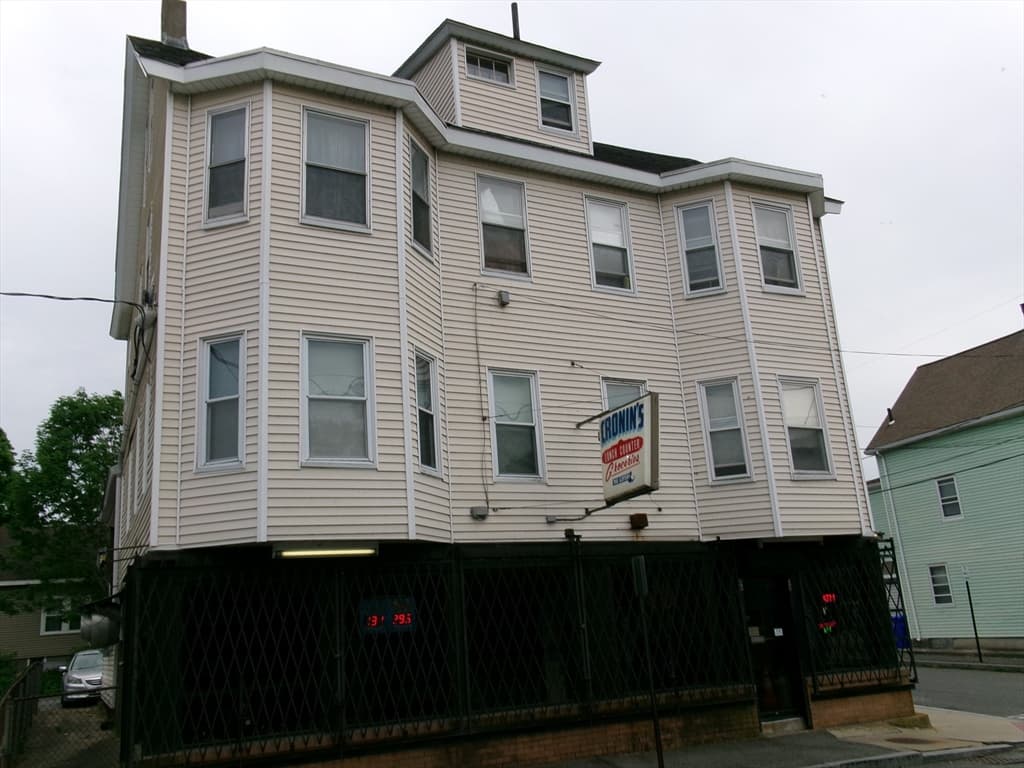 4 Family at 38 Adams Street, Taunton MA 02780, Taunton, photo 4 of 9