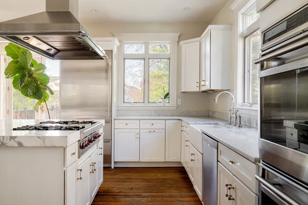 70 Oxford St, Somerville MA 02143 photo 4