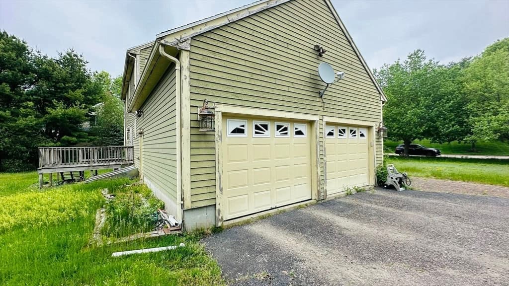 Single Family Residence at 4 Canoe River Rd, Easton MA 02334, photo 5 of 9