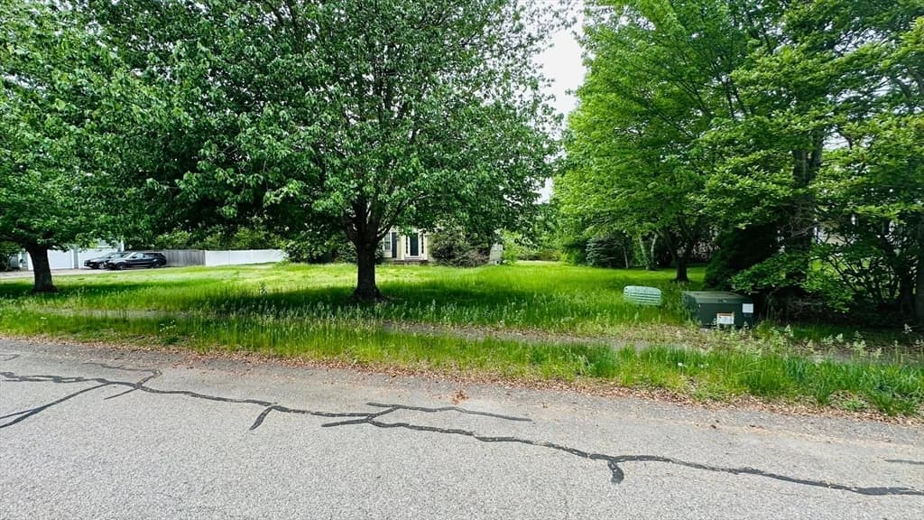 Single Family Residence at 4 Canoe River Rd, Easton MA 02334, photo 4 of 9