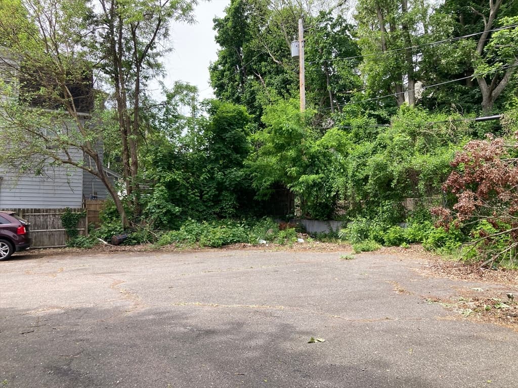 4 Family at 223 Elm, Holyoke MA 01040, Holyoke, photo 13 of 14