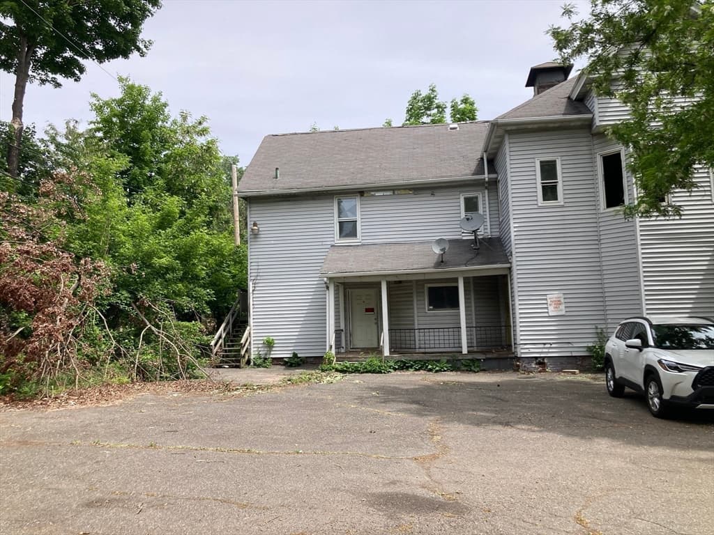 4 Family at 223 Elm, Holyoke MA 01040, Holyoke, photo 7 of 14