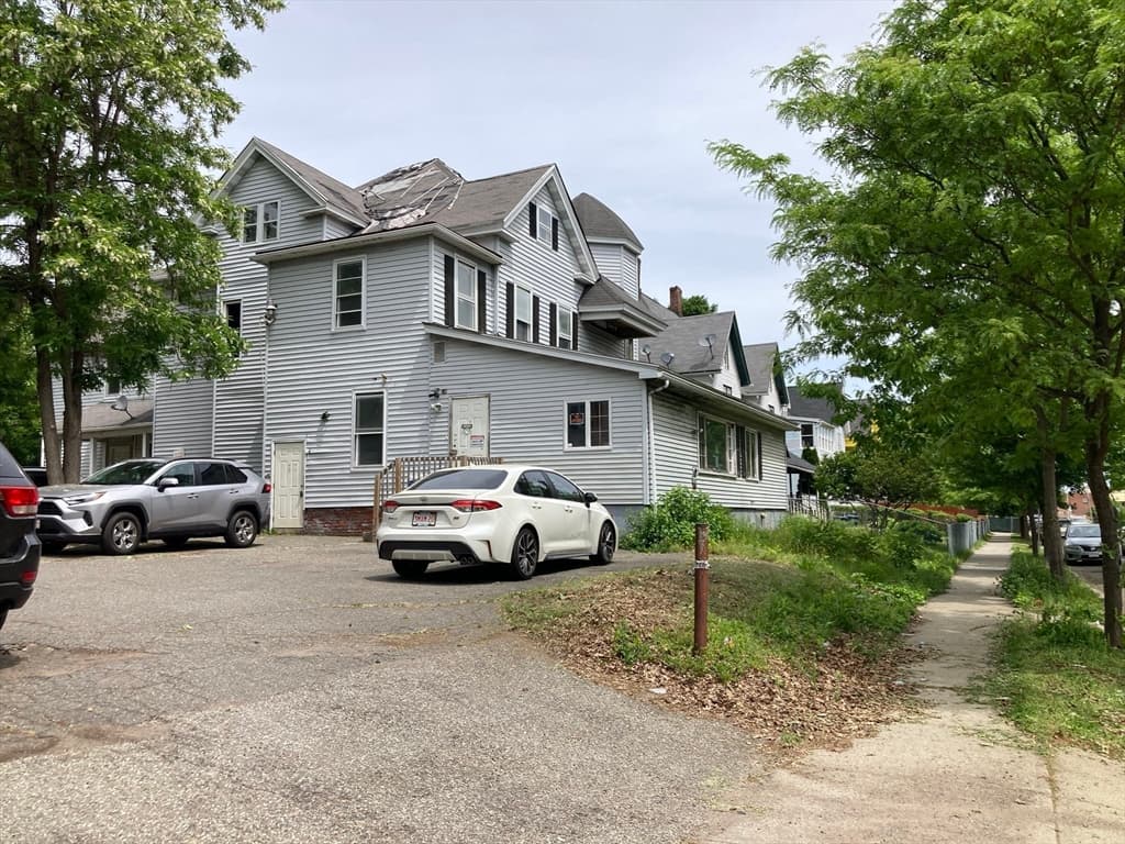 4 Family at 223 Elm, Holyoke MA 01040, Holyoke, photo 3 of 14