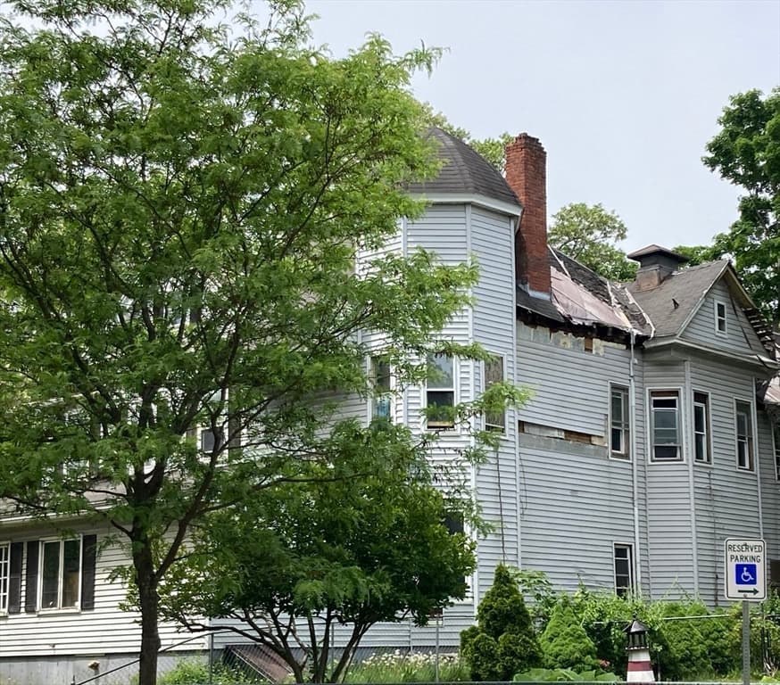 4 Family at 223 Elm, Holyoke MA 01040, Holyoke, photo 10 of 14