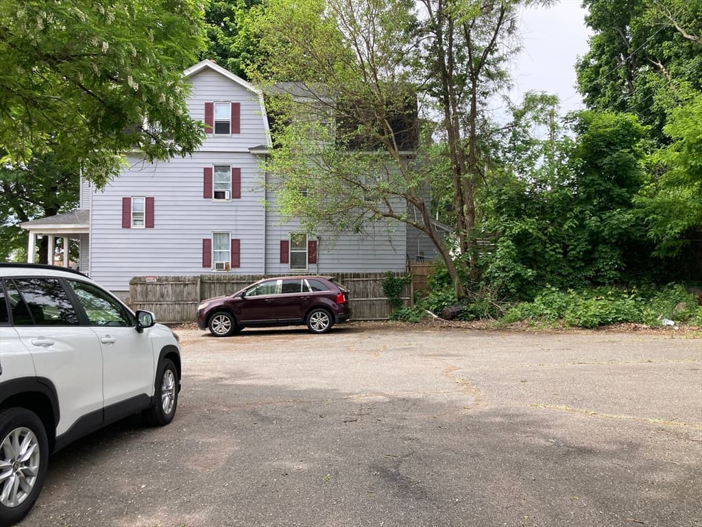 4 Family at 223 Elm, Holyoke MA 01040, Holyoke, photo 14 of 14