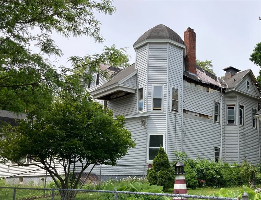 4 Family at 223 Elm, Holyoke MA 01040, Holyoke, photo 11 of 14