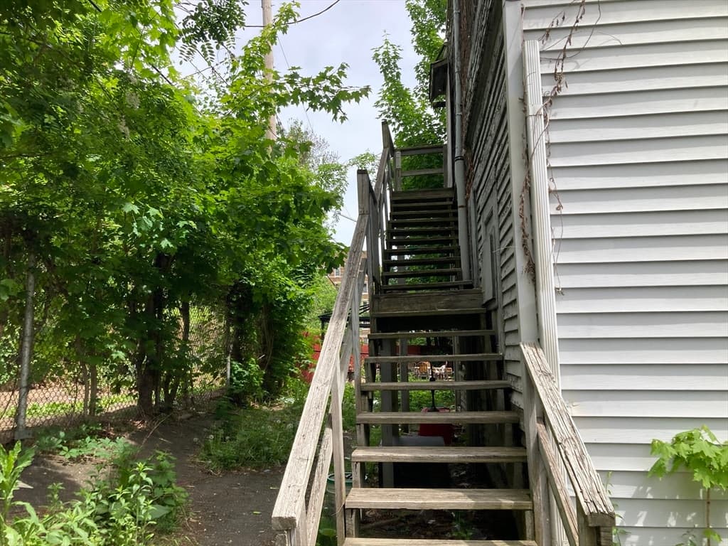 4 Family at 223 Elm, Holyoke MA 01040, Holyoke, photo 8 of 14