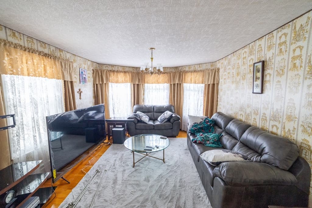 5 Suffield St, Worcester MA 01610 photo 6