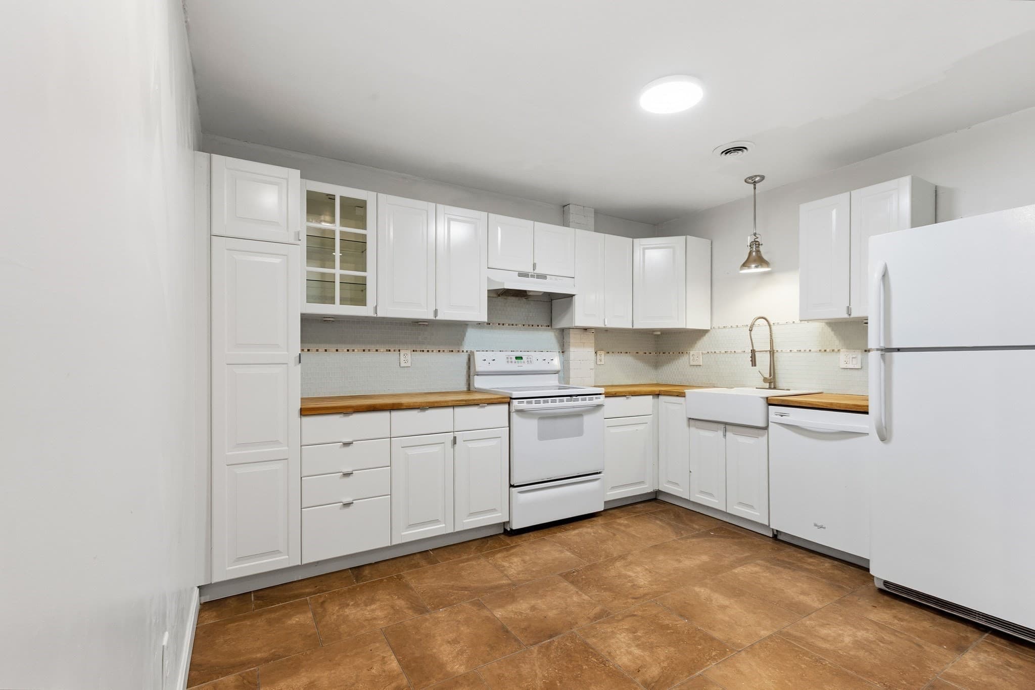 96 Old Colony Ave # 234, Taunton MA 02718