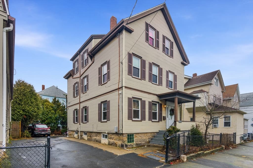 21 Salisbury St, New Bedford MA 02744