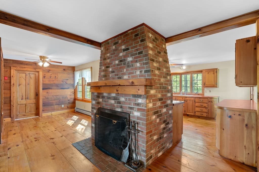 Single Family Residence at 362 Snows Pond Rd, Rochester MA 02770, photo 13 of 41
