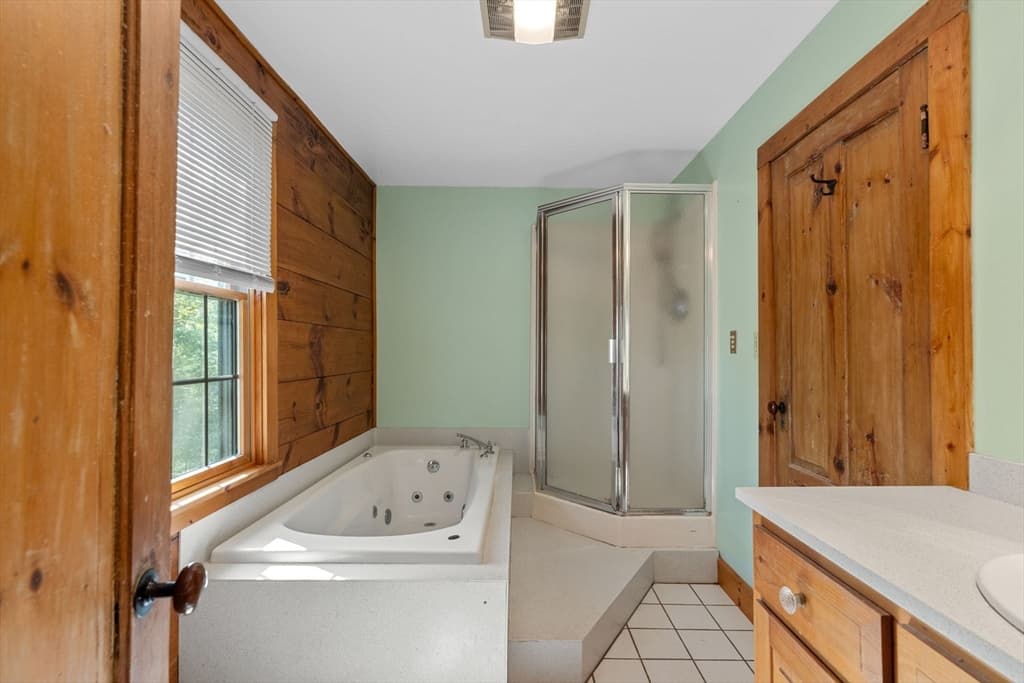 Single Family Residence at 362 Snows Pond Rd, Rochester MA 02770, photo 17 of 41