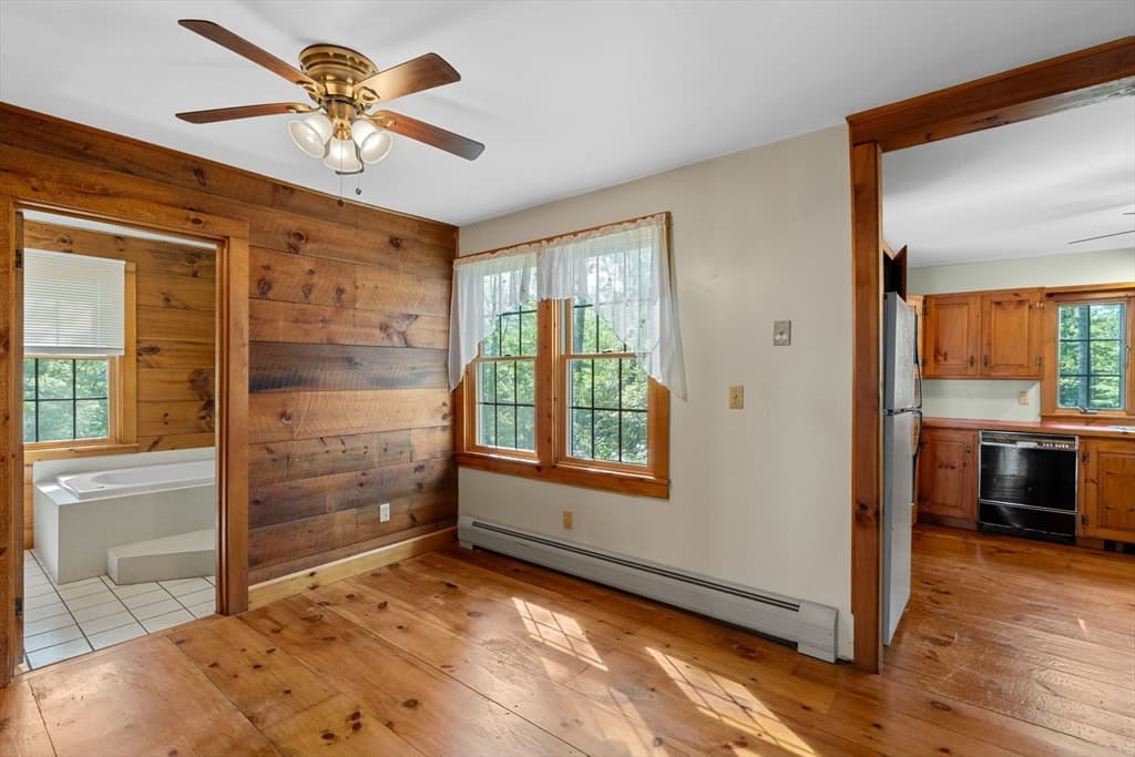 Single Family Residence at 362 Snows Pond Rd, Rochester MA 02770, photo 12 of 41