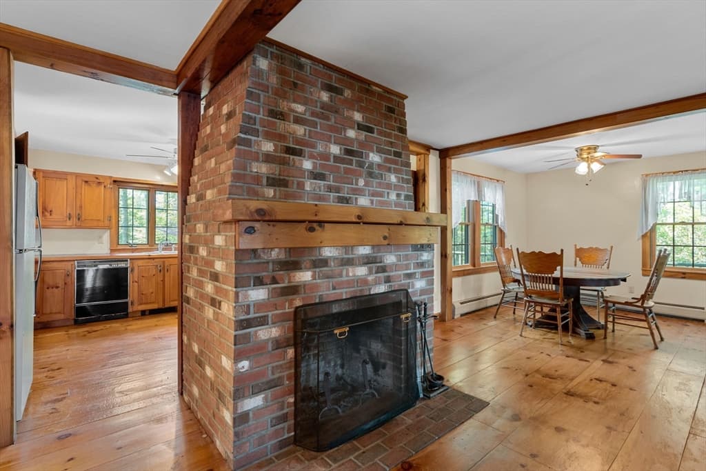 Single Family Residence at 362 Snows Pond Rd, Rochester MA 02770, photo 7 of 41