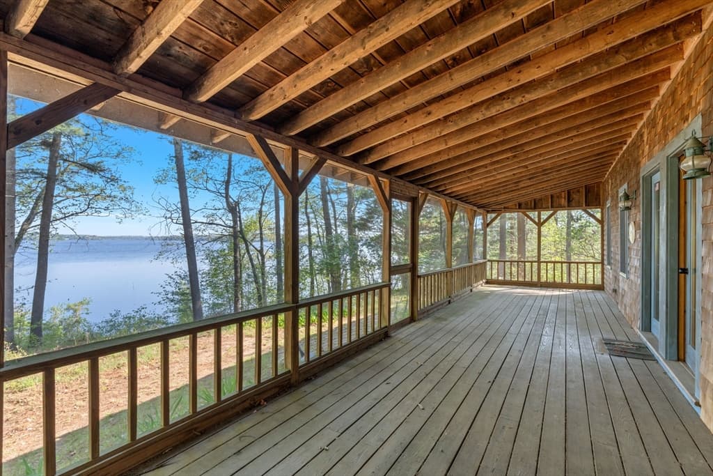 362 Snows Pond Rd, Rochester MA 02770