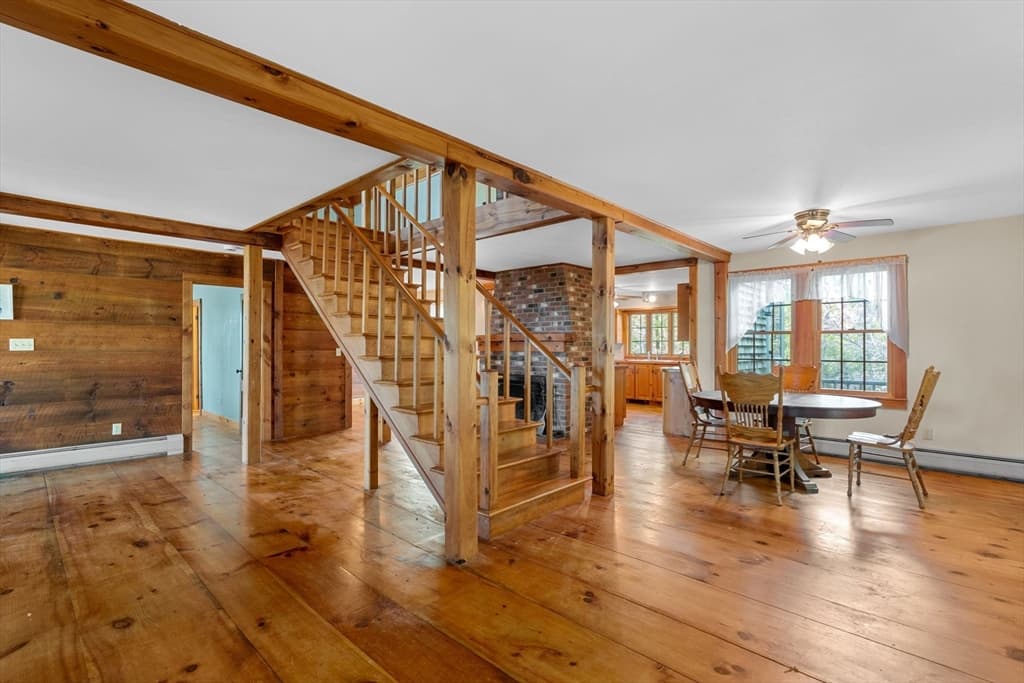 Single Family Residence at 362 Snows Pond Rd, Rochester MA 02770, photo 5 of 41