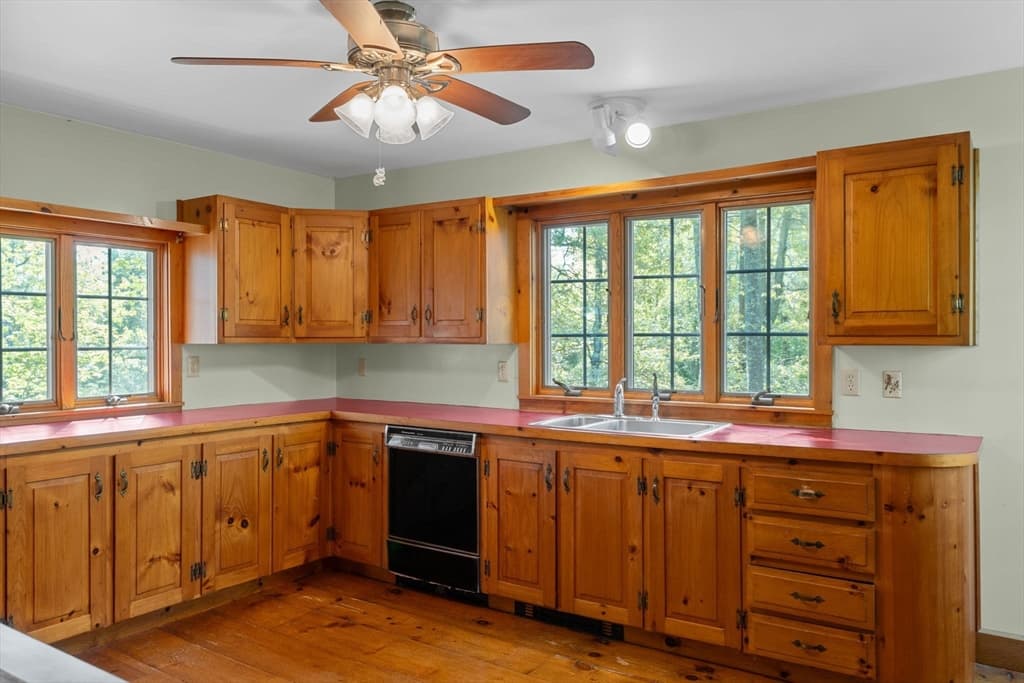 Single Family Residence at 362 Snows Pond Rd, Rochester MA 02770, photo 9 of 41