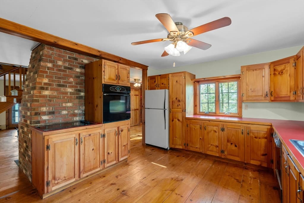 Single Family Residence at 362 Snows Pond Rd, Rochester MA 02770, photo 10 of 41