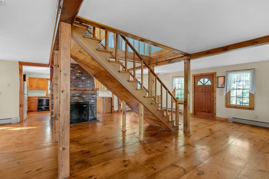Single Family Residence at 362 Snows Pond Rd, Rochester MA 02770, photo 4 of 41