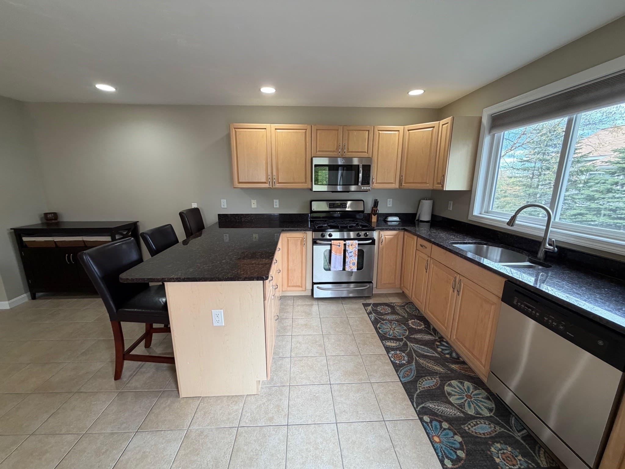 Condominium at 31 America Blvd # 31, Ashland MA 01721, photo 6 of 23