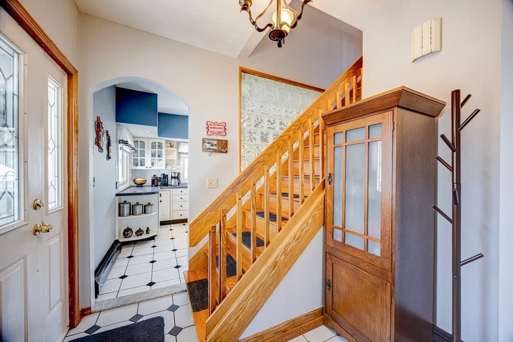 Single Family Residence at 188 Washington St, New Bedford MA 02740, New Bedford, photo 13 of 36