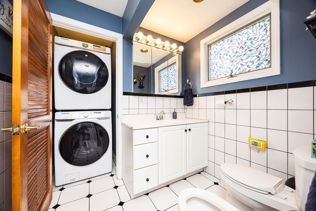 Single Family Residence at 188 Washington St, New Bedford MA 02740, New Bedford, photo 12 of 36