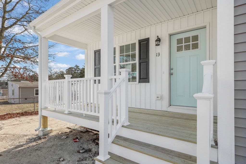 Single Family Residence at 81 Maple Springs Rd, Wareham MA 02571, photo 2 of 18