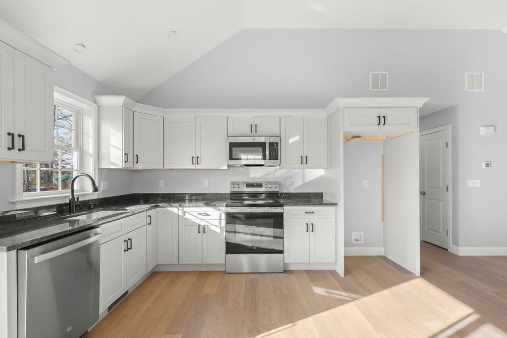 Single Family Residence at 81 Maple Springs Rd, Wareham MA 02571, photo 3 of 18