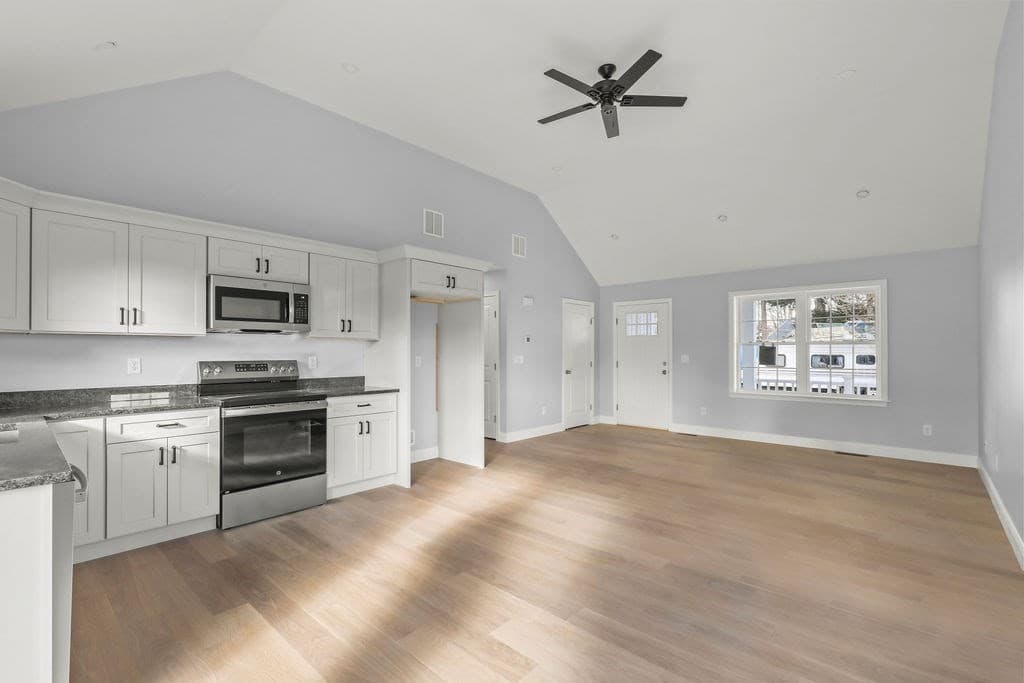 Single Family Residence at 81 Maple Springs Rd, Wareham MA 02571, photo 5 of 18