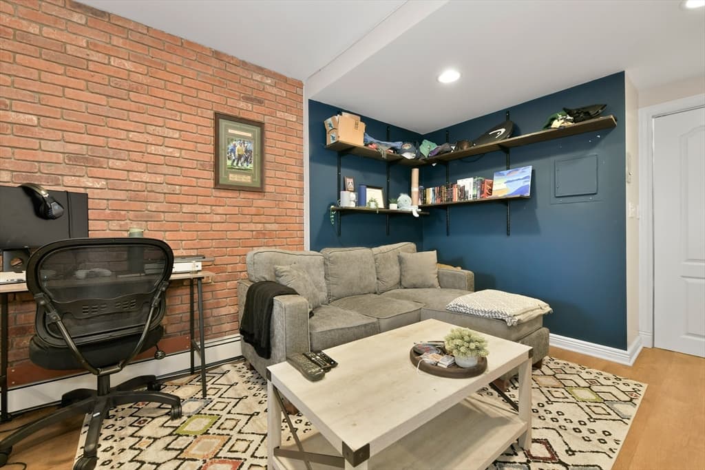 Condominium at 164 F St # 4, Boston MA 02127, Boston, photo 3 of 14