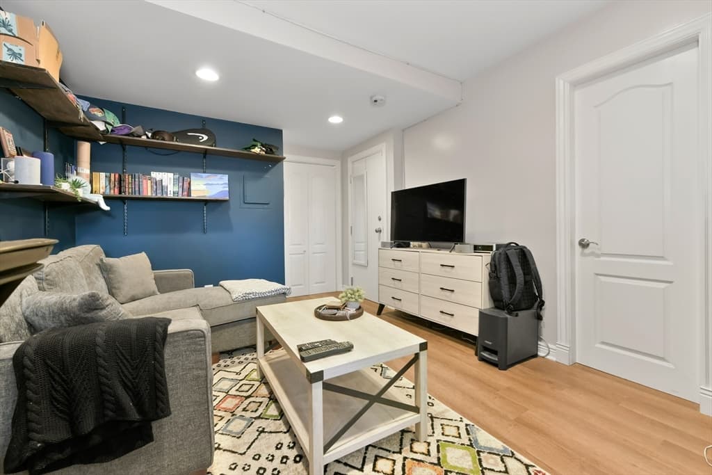 Condominium at 164 F St # 4, Boston MA 02127, Boston, photo 4 of 14