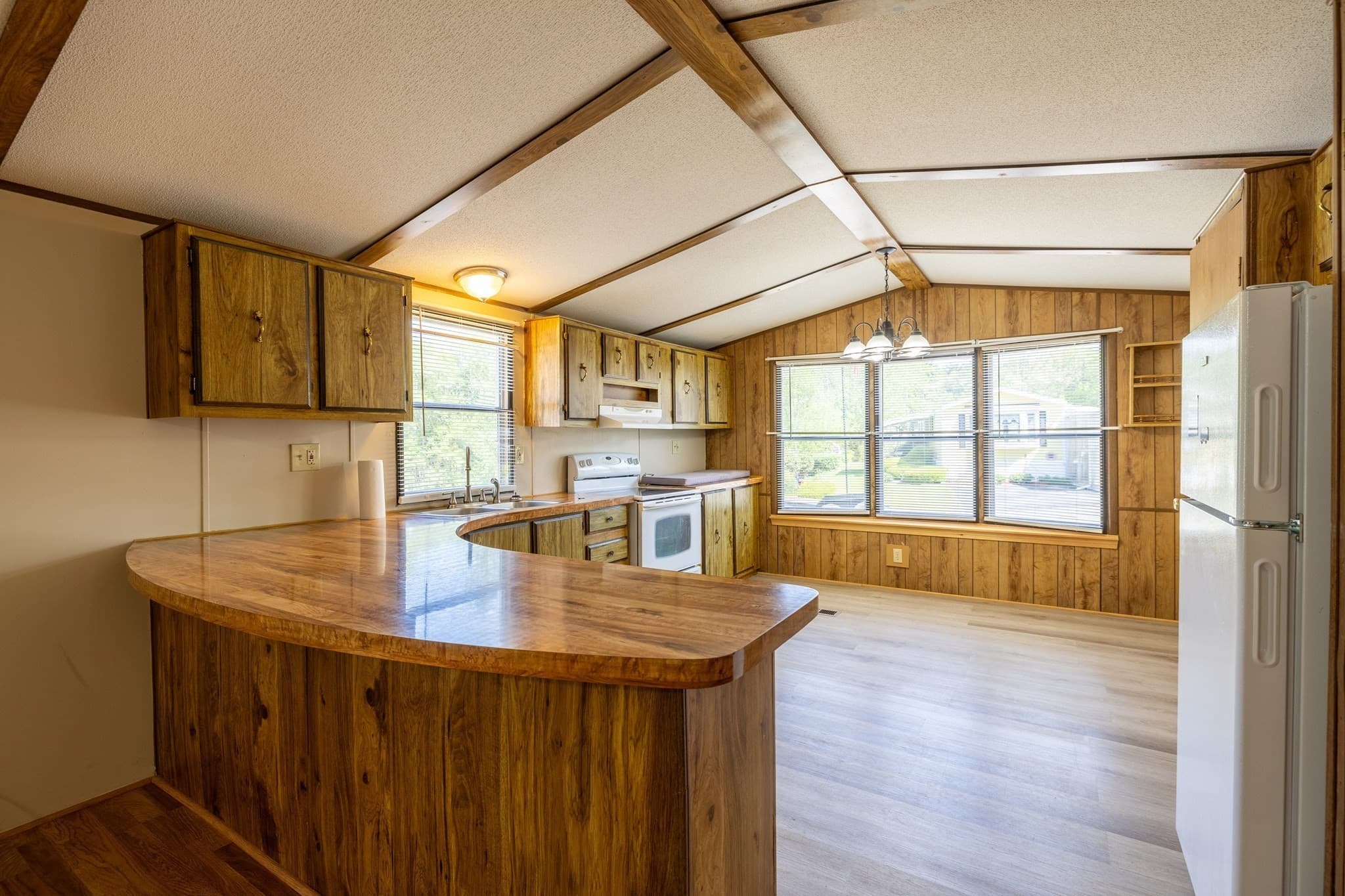 Mobile Home at 131 Pine Ave, Sturbridge MA 01566, photo 6 of 28