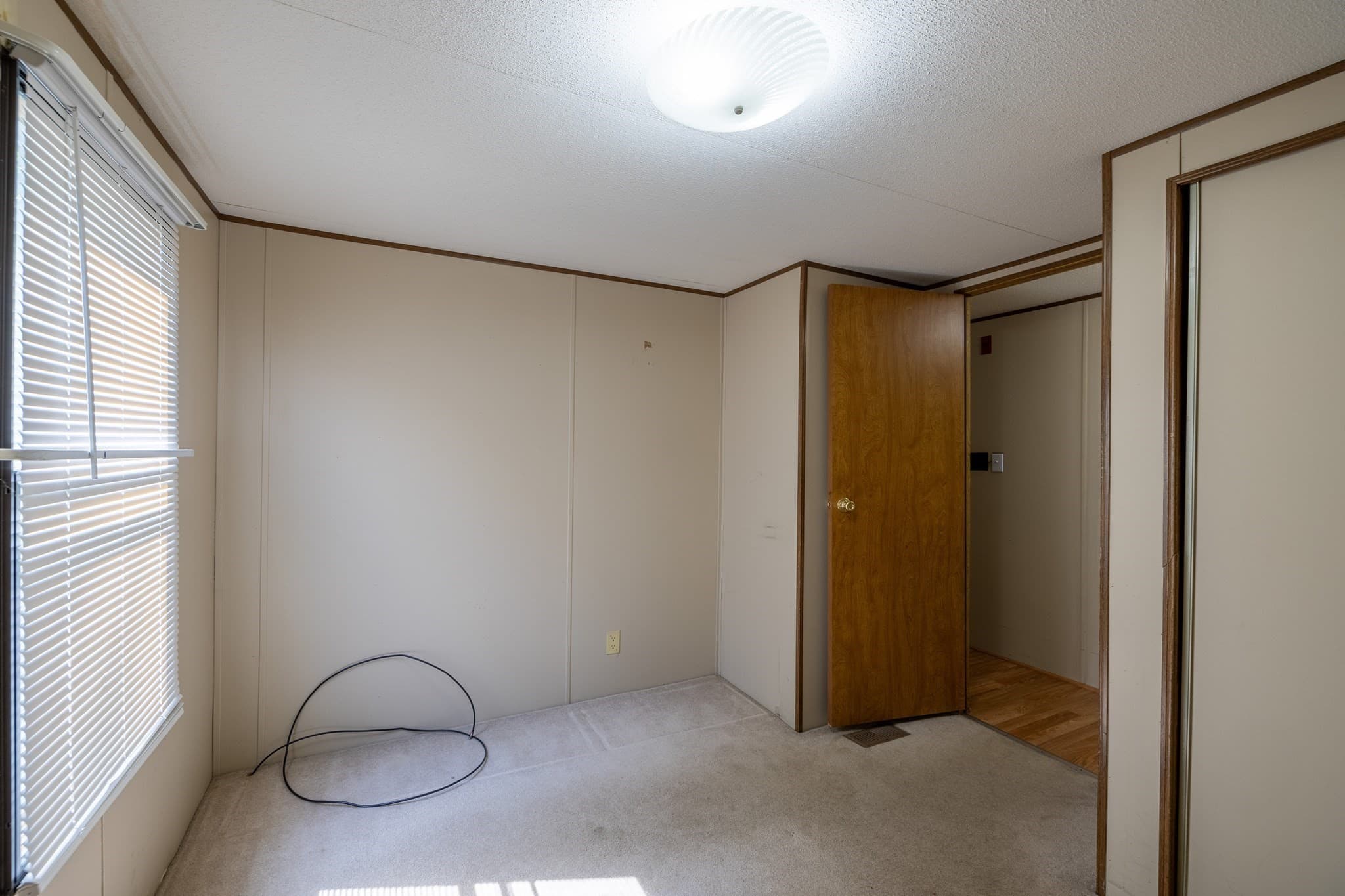 Mobile Home at 131 Pine Ave, Sturbridge MA 01566, photo 16 of 28