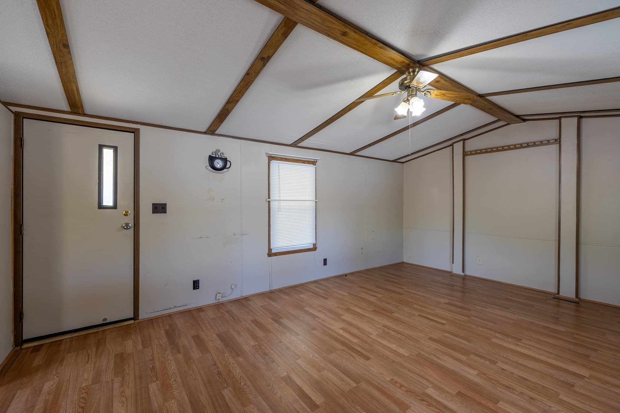 Mobile Home at 131 Pine Ave, Sturbridge MA 01566, photo 12 of 28
