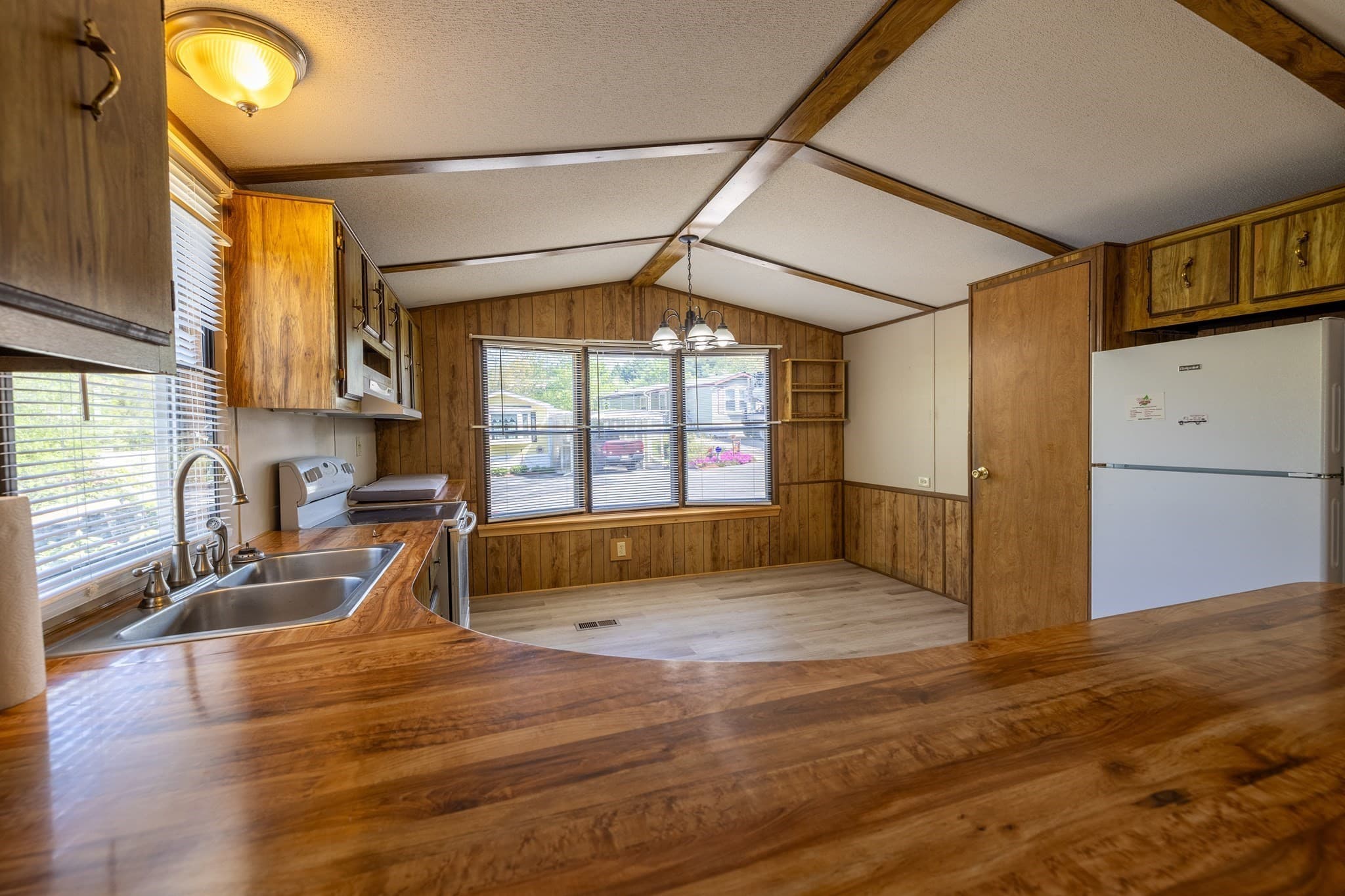 Mobile Home at 131 Pine Ave, Sturbridge MA 01566, photo 7 of 28