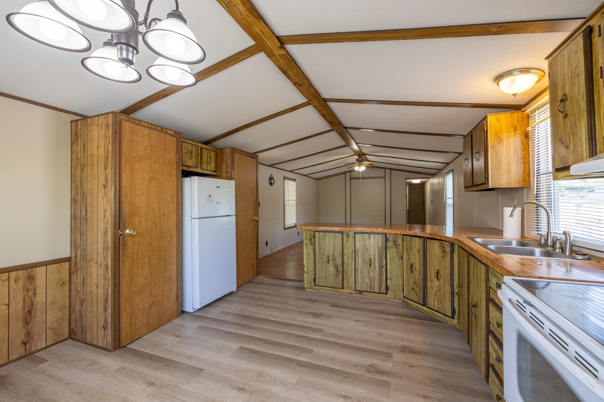 Mobile Home at 131 Pine Ave, Sturbridge MA 01566, photo 10 of 28