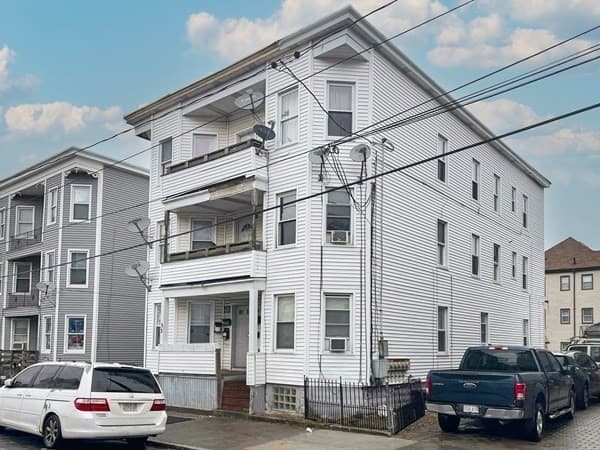 5+ Family - 5+ Units Up/Down at 52 Ashley St, New Bedford MA 02744, New Bedford, photo 3 of 39