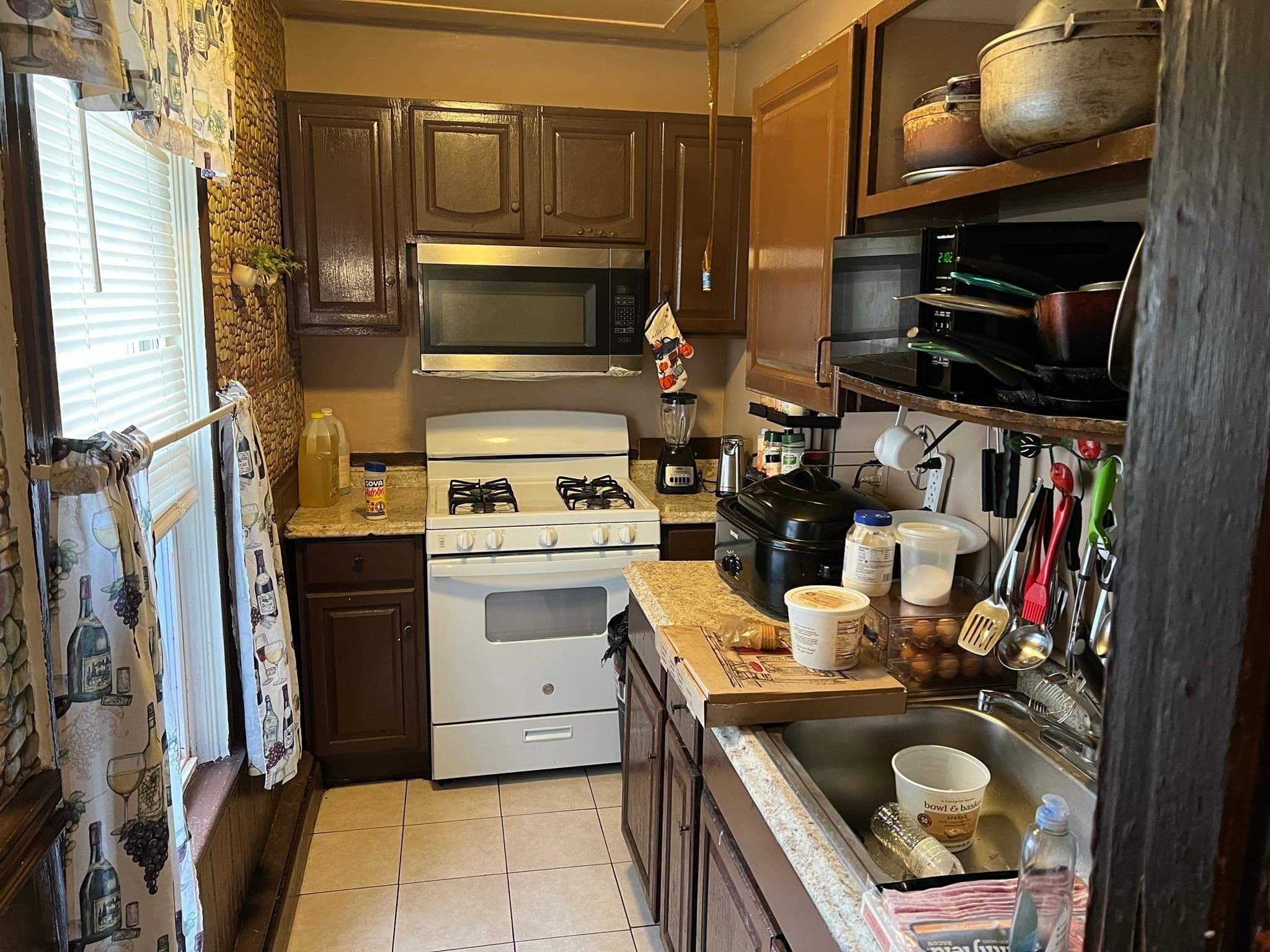 5+ Family - 5+ Units Up/Down at 52 Ashley St, New Bedford MA 02744, New Bedford, photo 5 of 39