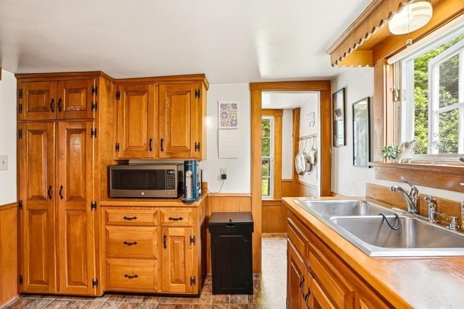 Single Family Residence at 52 Elm St, Upton MA 01568, photo 16 of 42