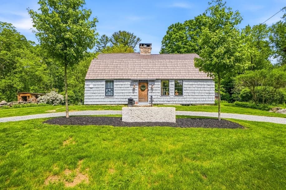 52 Elm St, Upton MA 01568