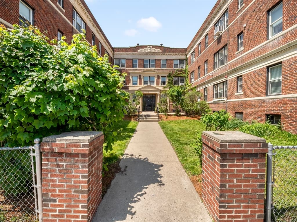 8 Walnut St # 28, Everett MA 02149