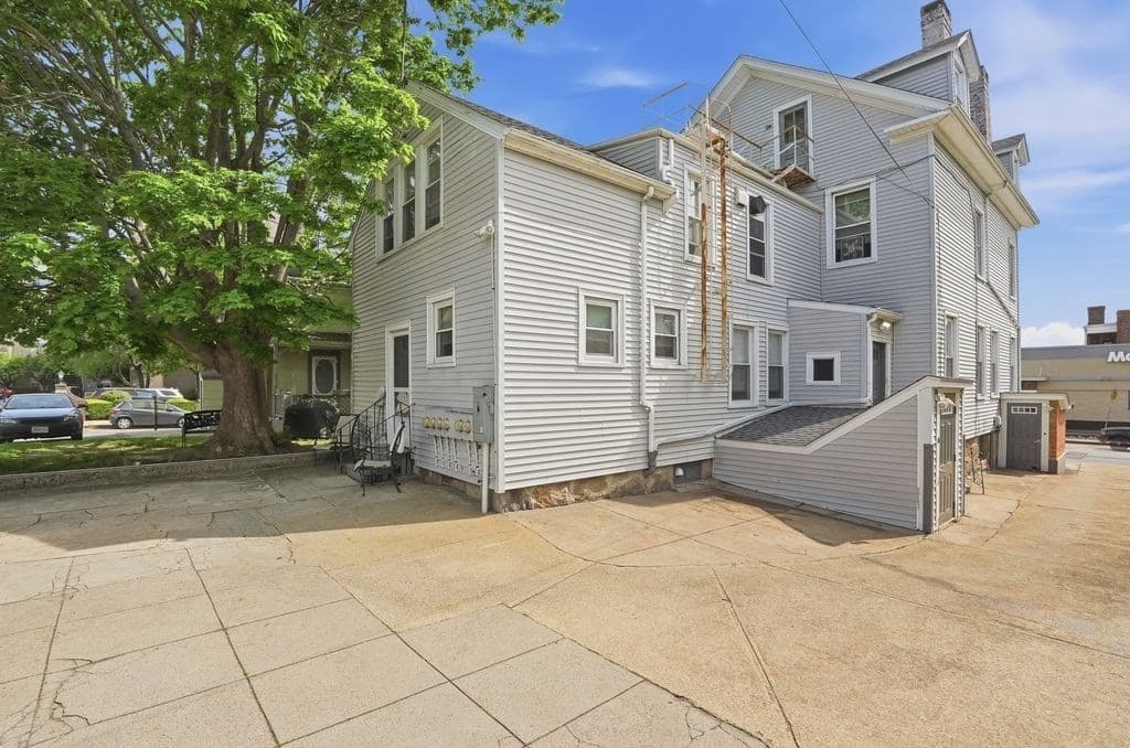 483 County Street, New Bedford MA 02740 photo 2
