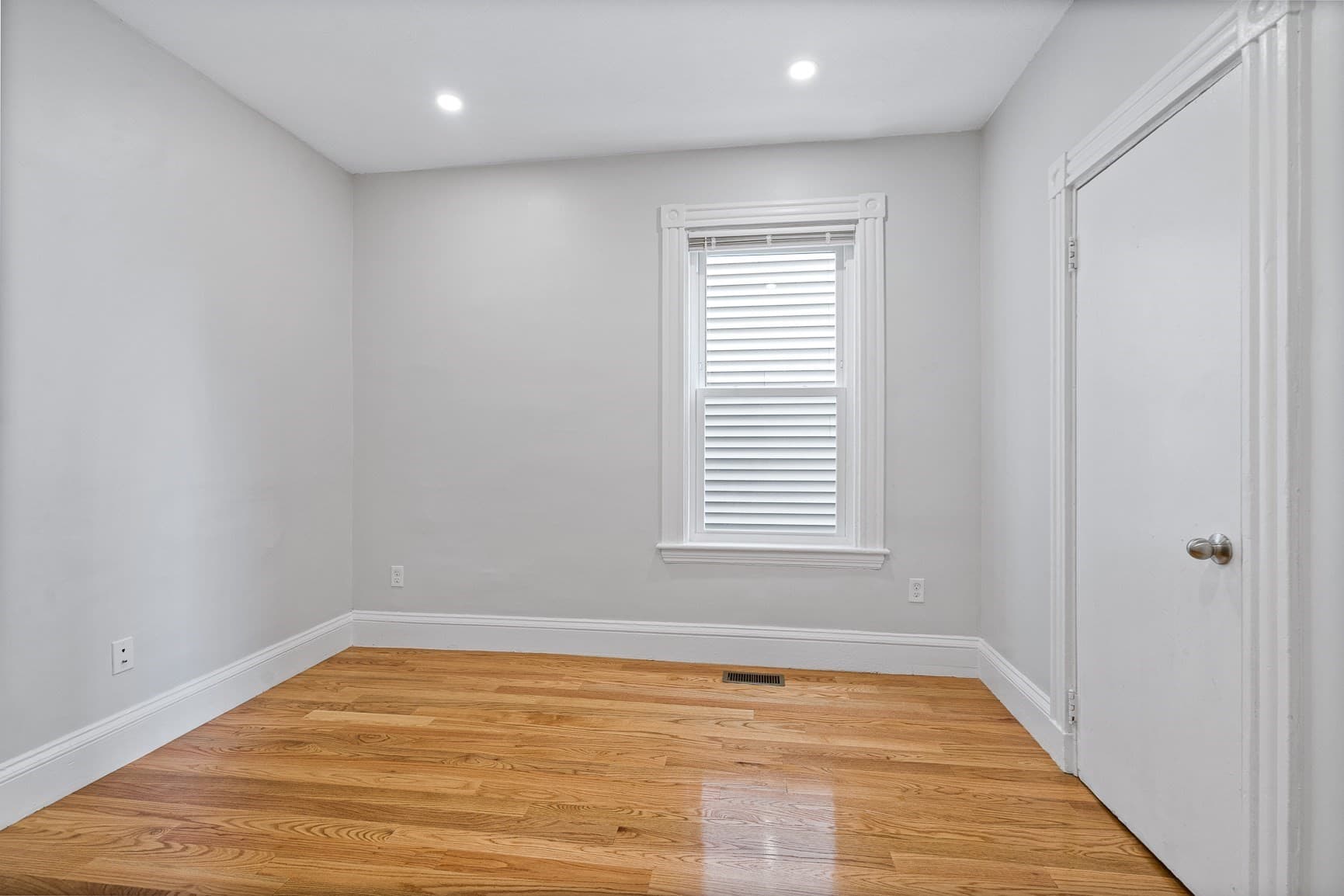 3 Family - 3 Units Up/Down at 35 Newport Street, Boston MA 02125, Boston, photo 13 of 28