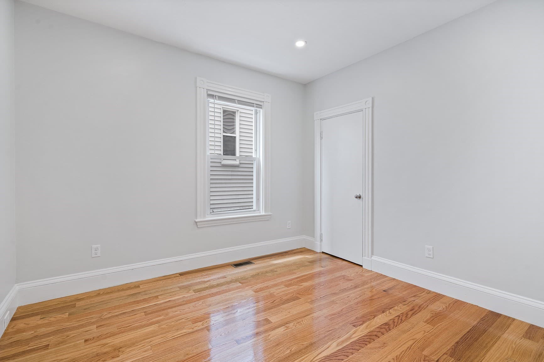 3 Family - 3 Units Up/Down at 35 Newport Street, Boston MA 02125, Boston, photo 10 of 28