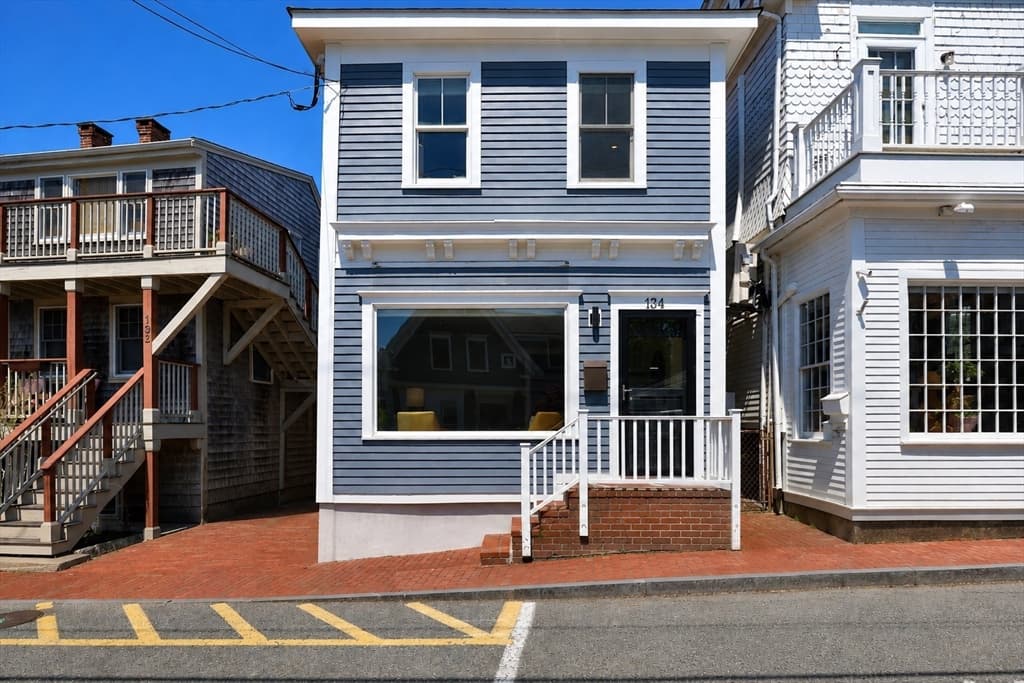 134 Commercial St, Provincetown MA 02657
