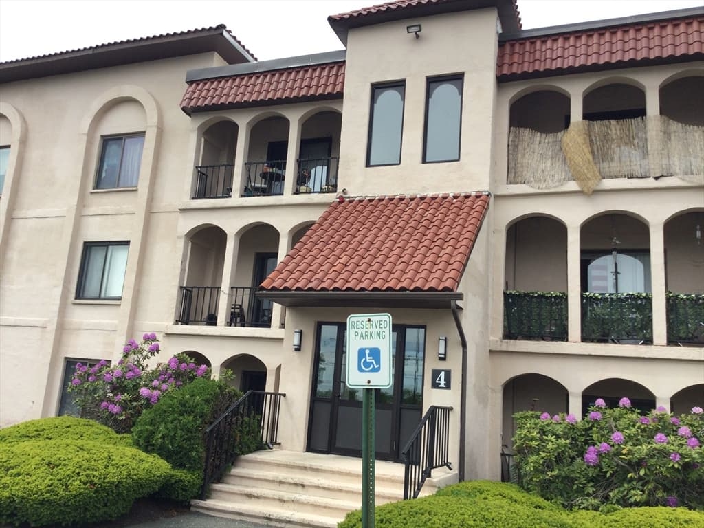 Condominium at 685 Oak Street # 4, Brockton MA 02301