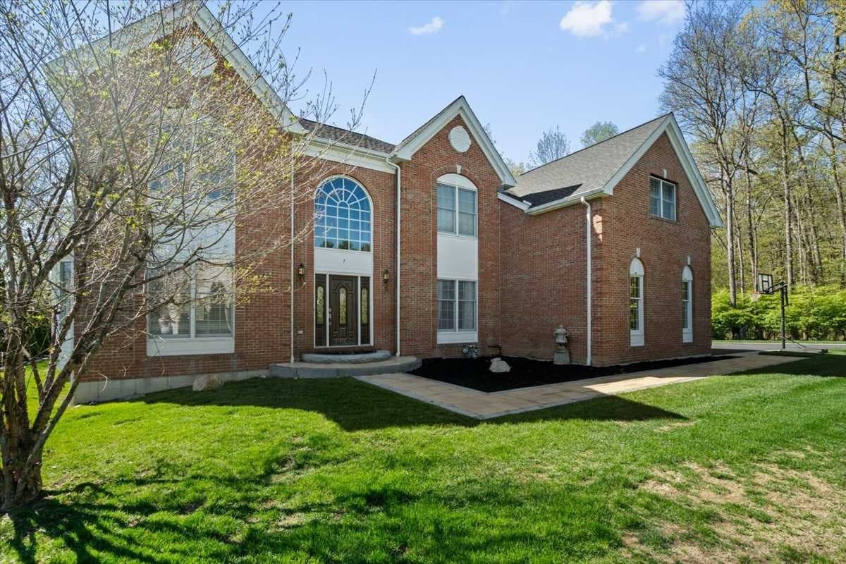 7 Dickinson Circle, Shrewsbury MA 01545