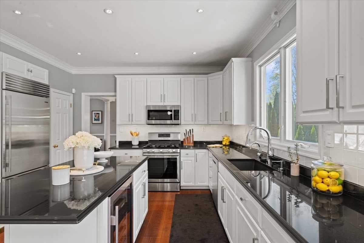Single Family Residence at 7 Dickinson Circle, Shrewsbury MA 01545, photo 14 of 42